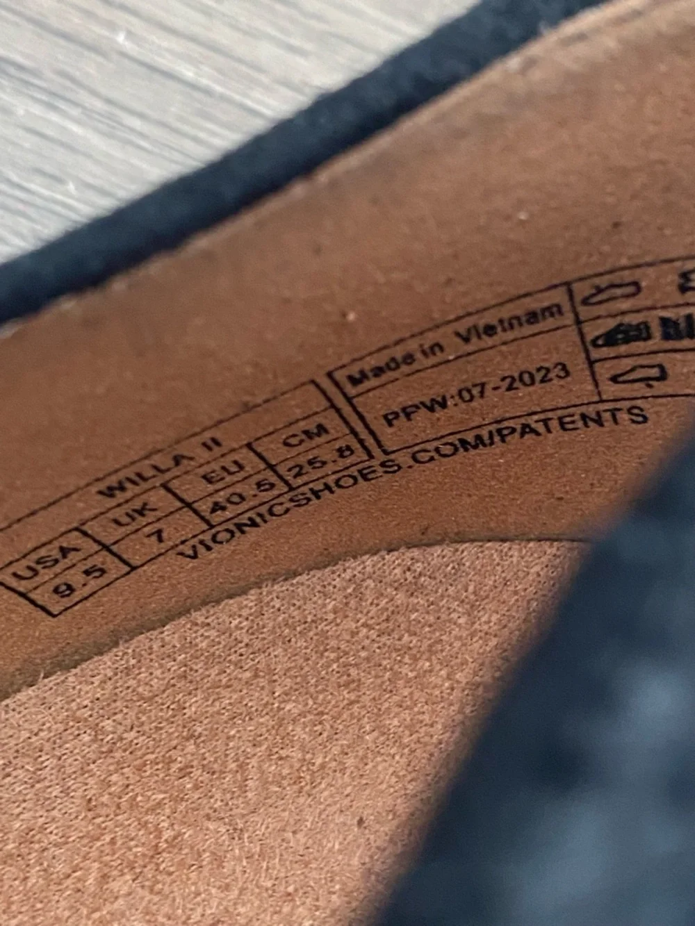 Vionic Willa II Black Leather Flat Snake Textured Slip-On Loafer size 9.5 - Picture 8 of 9